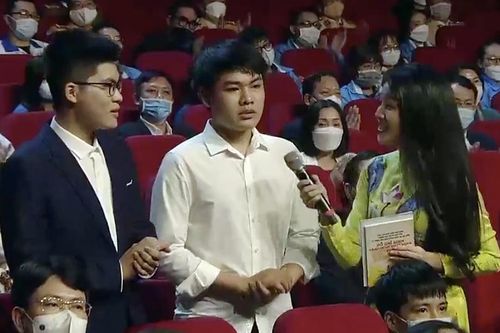 Quán quân Olympia 21 Nguyễn Hoàng Khánh là điển hình trong học tập và làm theo lời Bác