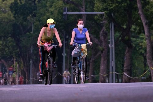 Hà Nội có thể tạm dừng các dịch vụ không thiết yếu theo cấp độ dịch