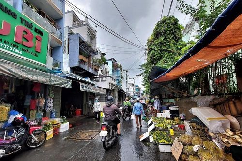 Tình trạng mua bán tự phát nghiêm trọng, nguy cơ mất an toàn phòng dịch