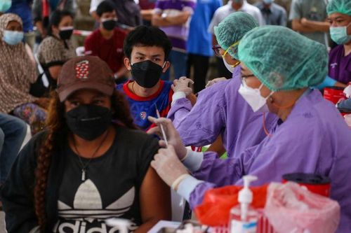 COVID-19 tại ASEAN hết 5/12: Campuchia dỡ lệnh cấm với Châu Phi; Việt Nam vượt 1,3 triệu ca bệnh