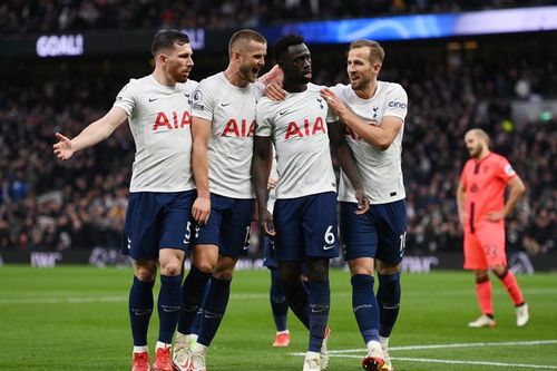Covid-19 bùng phát ở Tottenham, Conte bấn loạn