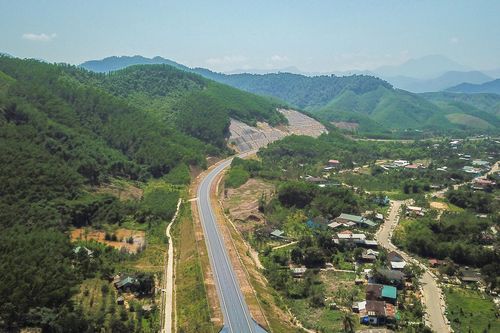 Vì sao cao tốc La Sơn - Túy Loan chưa thể thông xe?
