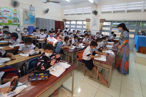 NÓNG: TPHCM dừng cho học sinh lớp 1 và trẻ 5 tuổi học trực tiếp