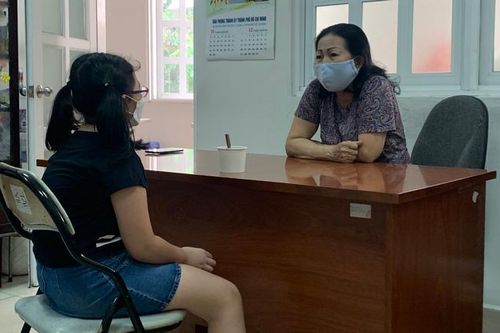 Chi cục Thi hành án đề nghị người cha giao con gái cho mẹ trong vụ 'Con muốn được ở với ba'