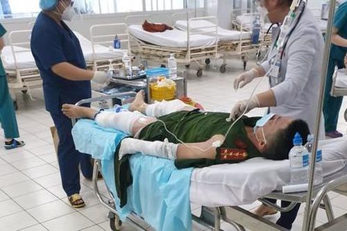 TPHCM: 4 cán bộ Công an thi hành công vụ bị chống đối gây thương tích