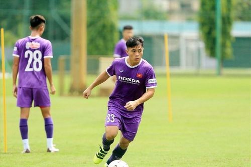 Lý Công Hoàng Anh hội quân cùng ĐT Việt Nam, thầy Park 'do thám' đối thủ