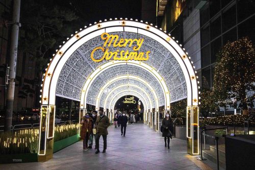 Thủ đô Seoul ngập tràn màu sắc chào đón Giáng sinh