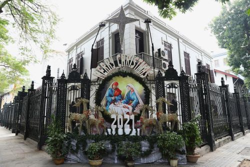 Các nhà thờ ở Hà Nội 'thay áo' sẵn sàng chờ đón Giáng sinh