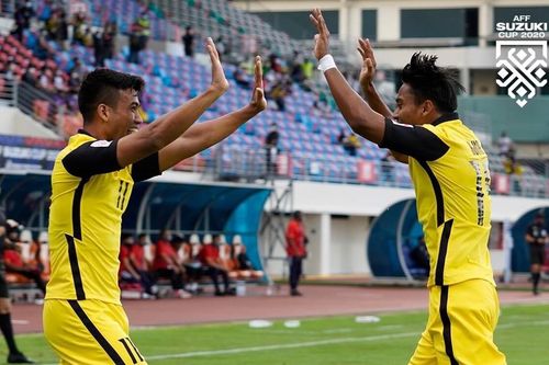 Đè bẹp Lào 4-0, Malaysia tạo sức ép lớn cho tuyển Việt Nam!