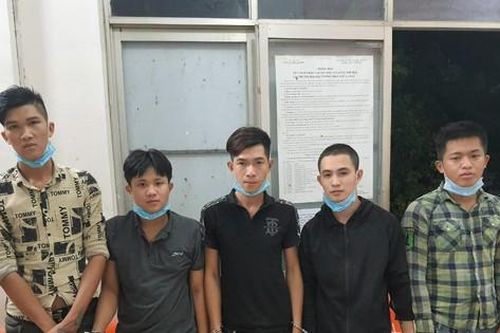 Khởi tố nhóm đối tượng dùng hung khí truy sát một thanh niên
