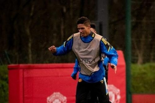 Man Utd: Nhận tin vui Raphael Varane và 'khuấy đảo' thị trường chuyển nhượng