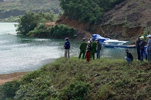 Phát hiện một người chết giữa lòng hồ thủy lợi