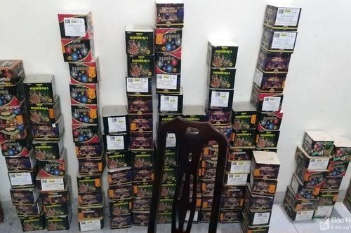 Bắt giữ 'nữ quái' ngụy trang gần 2,3 tạ pháo nổ cất giấu ở nhà người quen
