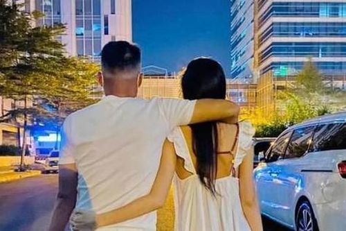 Bức ảnh mới nhất của vợ chồng Công Vinh, Thủy Tiên lại lộ một chi tiết lạ đáng chú ý