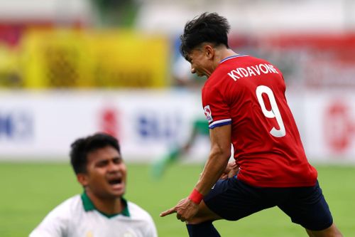 Cầu thủ Lào ăn mừng bàn thắng đầu tiên tại AFF Cup 2020