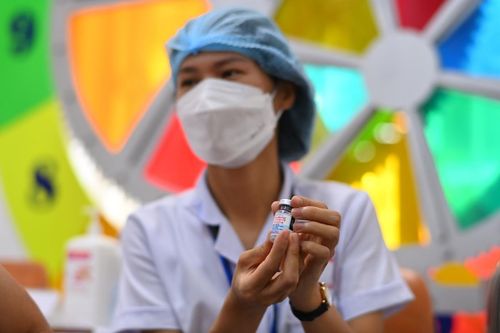 Có thể tiêm Moderna cho người có mũi một Pfizer hoặc AstraZeneca