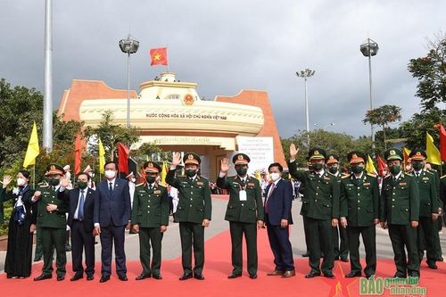 Giao lưu hữu nghị quốc phòng biên giới Việt Nam-Lào lần thứ nhất thành công tốt đẹp