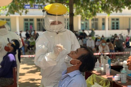 Quảng Ngãi: 11 cô trò mắc COVID-19, học sinh cả huyện chuyển sang học trực tuyến
