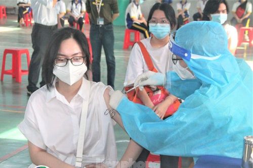 Năm 2022, Bình Dương dự trù tiêm 4 mũi vắc xin cho người từ 3 tuổi trở lên