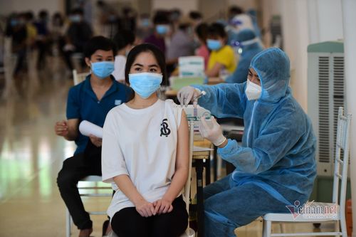 Tiêm mũi 2 vắc xin Moderna cho người đã tiêm mũi 1 Pfizer hoặc AstraZeneca