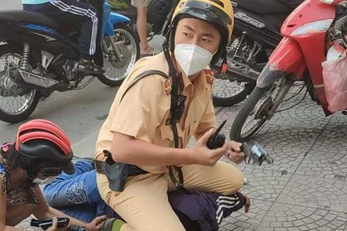 Thường xuyên để rác trước cửa nhà mình, 2 người phụ nữ bị đâm gục ngay trên đường
