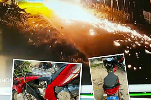Tài xế xe bán tải 'thông chốt' đẩy mô tô công vụ đi hơn 2km