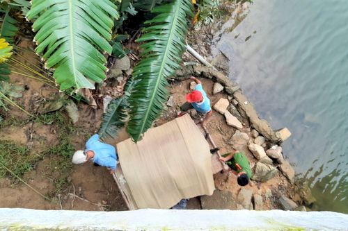 Thi thể nam công nhân 23 tuổi nổi trên sông
