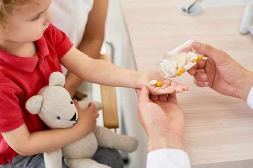 Dược sĩ chỉ cách sử dụng kháng sinh đúng ở trẻ nhỏ