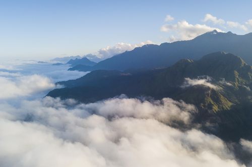 Ngắm 'biển mây' đẹp như bồng lai tiên cảnh trên đỉnh Ô Quy Hồ