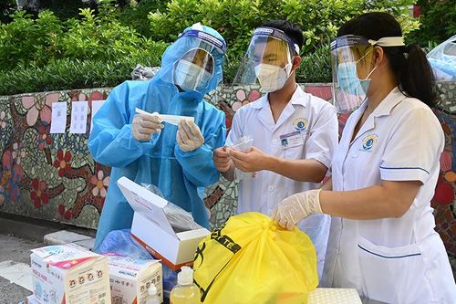 Yêu cầu có đường dây nóng xử lý thông tin kết quả tự test nhanh của người dân