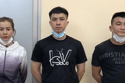 Người phụ nữ bị nhóm nam nữ đến nhà dàn cảnh đánh đập, cướp điện thoại