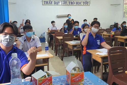 Hôm nay, nhiều địa phương cho học sinh trở lại trường