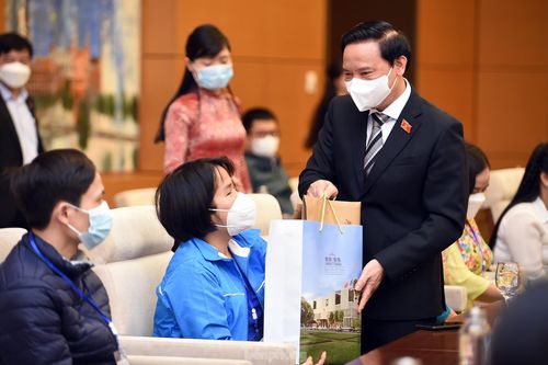 Phó Chủ tịch Quốc hội gặp các tấm gương thanh niên 'Tỏa sáng nghị lực Việt'