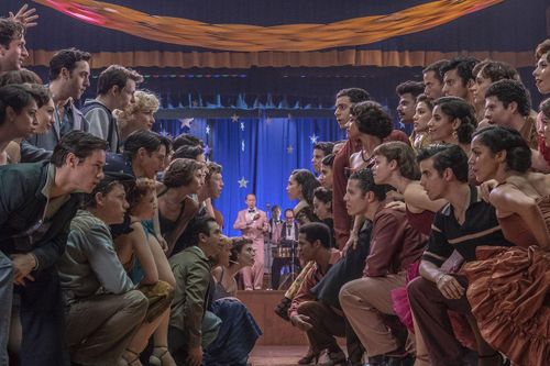 Chuyện tình 'Romeo và Juliet' hiện đại dẫn đầu thị trường Bắc Mỹ