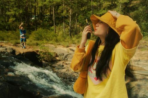 Linh Ngọc Đàm lộ cách trở thành 'tiểu lí phi dao' trong MV mới