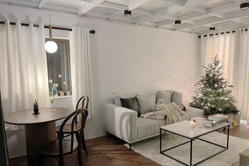 Trang trí nhà đón Giáng sinh đơn giản nhưng ấm cúng của bà mẹ một con Hải Phòng