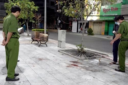 Dân quân tự vệ bị sát hại, cướp tài sản trên phố đi bộ