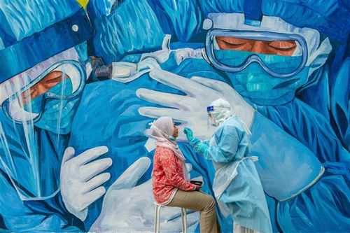 Malaysia duyệt Ronapreve, Samsung Biologics-AstraZeneca sản xuất thuốc
