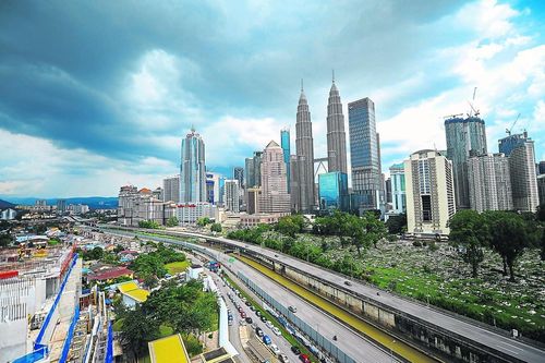 ADB hạ dự báo tăng trưởng kinh tế Malaysia năm 2021