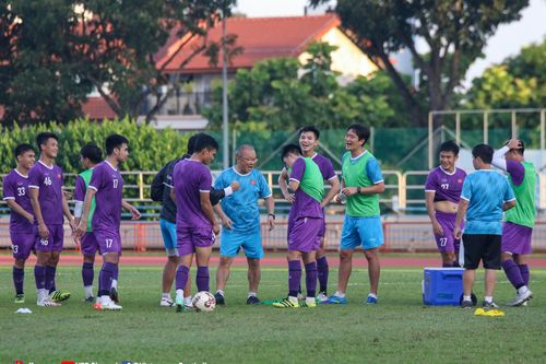 ĐT Việt Nam phấn khởi tập luyện sau chiến thắng trước Malaysia