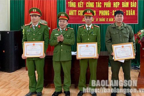Hiệu quả mô hình Cụm an ninh tự quản 4 xã liên tỉnhTin khácTrải thảm đón nhà đầu tưChung tay phòng chống HIV/AIDS trong bối cảnh dịch COVID-19
