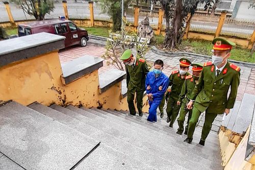 16 năm tù về tội 'Hiếp dâm trẻ dưới 16 tuổi'