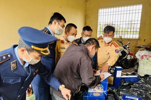 'Ma trận' quà biếu Tết cuối năm – Bài 1: Rượu Tây, bánh kẹo ngoại 'nhập nhèm' xuất xứ tràn lan