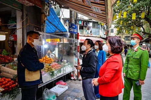 Quận Hoàn Kiếm: Kiểm tra đột xuất, nhắc nhở xử phạt nghiêm cơ sở kinh doanh không đảm bảo phòng, chống dịch bệnh Covid-19