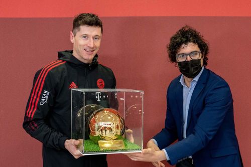 Lewandowski nhận giải Cầu thủ Vàng 2021