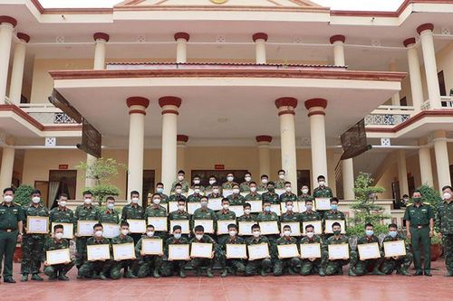 Sóc Trăng khen thưởng 97 cá nhân trong phòng, chống dịch Covid-19