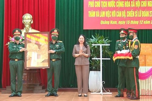 Phó Chủ tịch nước Võ Thị Ánh Xuân thăm, tặng quà tại Quảng Nam