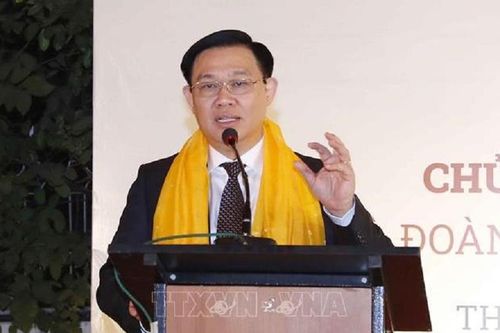 Chủ tịch Quốc hội Vương Đình Huệ gặp cộng đồng người Việt Nam tại Ấn Độ