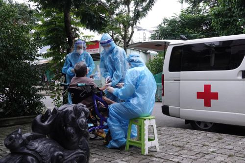Đà Nẵng triển khai tiêm vaccine lưu động tại nhà cho người già, người có bệnh nền