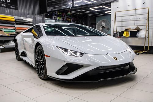 Chi tiết Lamborghini Huracan EVO RWD tại TP.HCM
